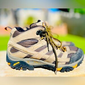 Merrell J06045 Moab 3 Mid Hiking Boots - Men's size 9 USA